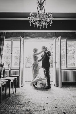 Heiraten im Allgäu - Oberstdorf - Jagdhaus - Blauer Salon - Vintage Boho Wedding - Schilfphotoworks