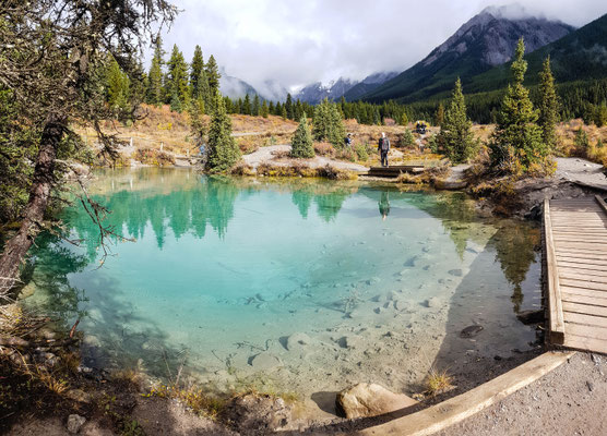 Ink Pots. 4 Grad kalte Quellen. Je schneller sich ein Pool füllt, desto dunkler ist ist.
