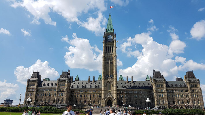 Parlamentsgebäude auf dem Parliament Hill