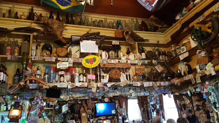 Mit lustiger Bar
