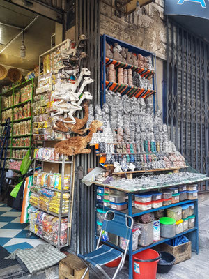 Am "Hexenmarkt" kann man sogar Lamaföten kaufen. Als Opfergabe an Pachamama.