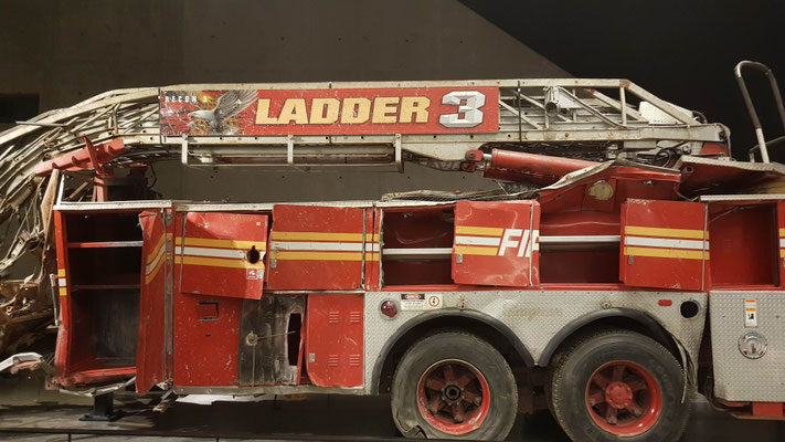 Zerstörtes Feuerwehrauto von 9/11