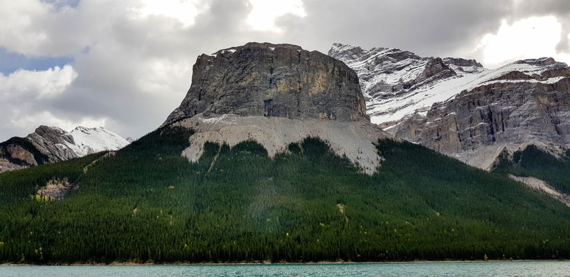 Lake Minnewanka. Dort haben wir eine Bootstour gemacht.