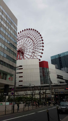 Riesenrad auf Shopping Center