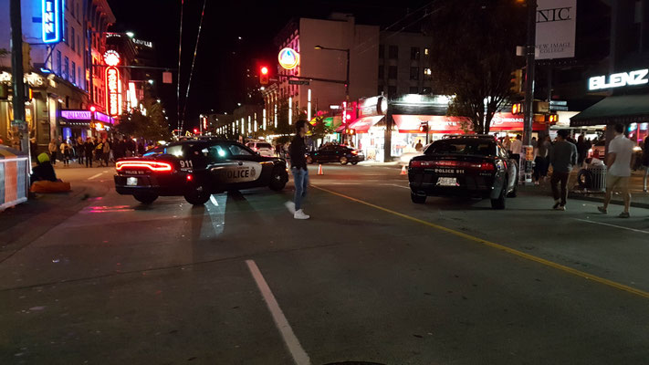 Nachts wurde ein Teil der Granville Street gesperrt. Wahrscheinlich wegen den vielen Partygängern