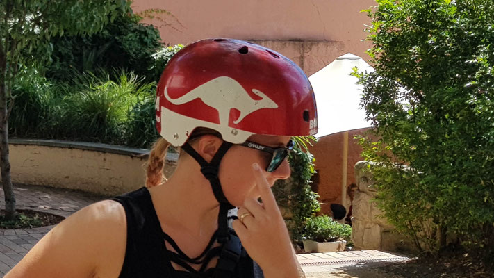 ...mit schickem Helm