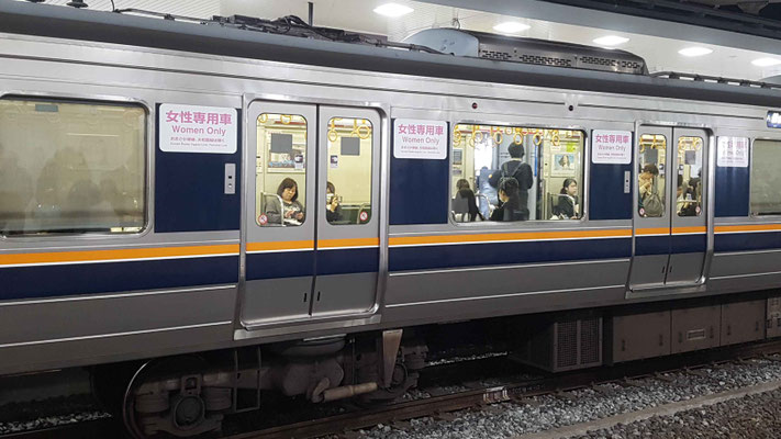 Typisch Japan: Zugwaggons nur für Frauen
