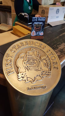 Ein Besuch des ersten Starbucks Cafés durften wir uns nicht entgehen lassen