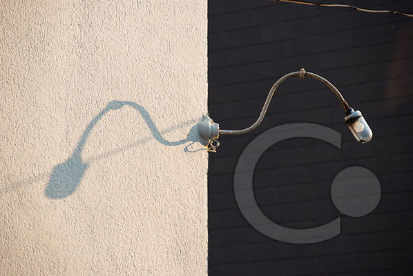 090501-_DSC0015 Lampe Straßenlaterne Wand Haus