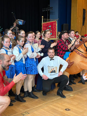 Mit Faschingsgilde Bad Aibling Faschingsdienstag im Kurhaus
