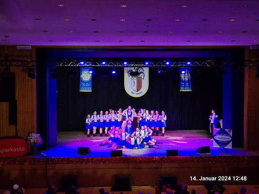 D´Oberlandler Kinder- und Jugendgarde am Tanzfestival in Bad Aibling 2024