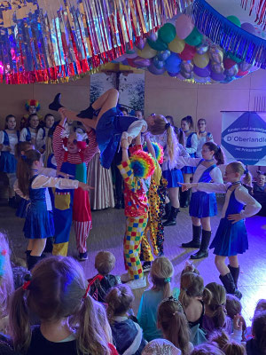 Kinderfasching St. Georg mit Oberlandler Garde