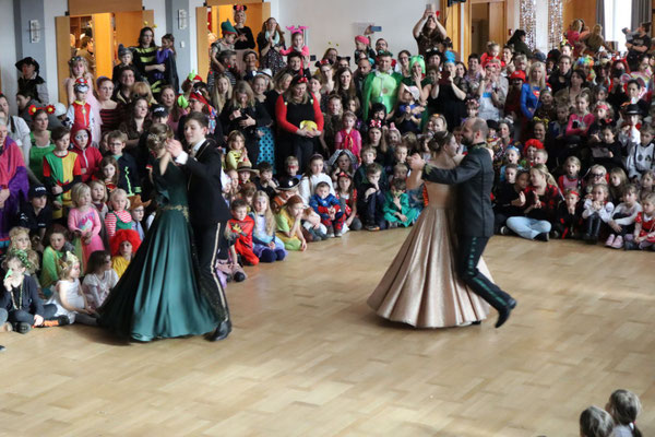 Gemeinsamer Walzer Prinzenpaare Bad Aibling