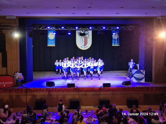 D´Oberlandler Kinder- und Jugendgarde am Tanzfestival in Bad Aibling 2024