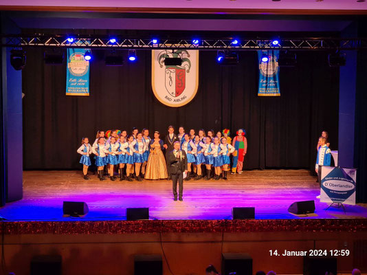 D´Oberlandler Kinder- und Jugendgarde am Tanzfestival in Bad Aibling 2024