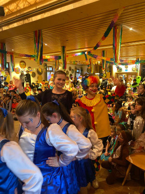 Oberlandler Garde Clown beim Kinderfasching in Feldkirchen-Westerham