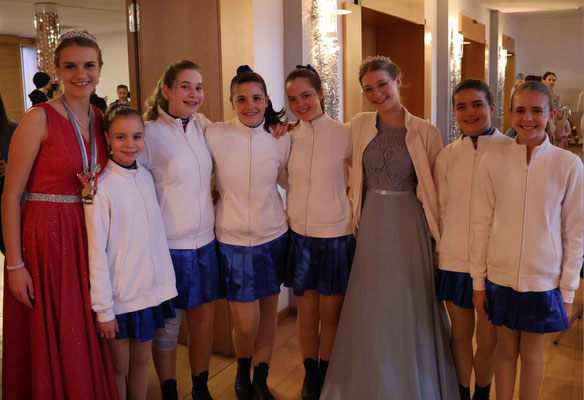 Oberlandler Gardemädels mit Kinderprinzessin Veronika und Prinzessin Johanna von Bad Aibling