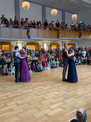 Walzer Tanz beim Kinderfasching Bad Aibling