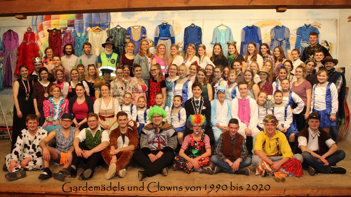 (Ein Teil) der Gardemädels und Clowns der Garde