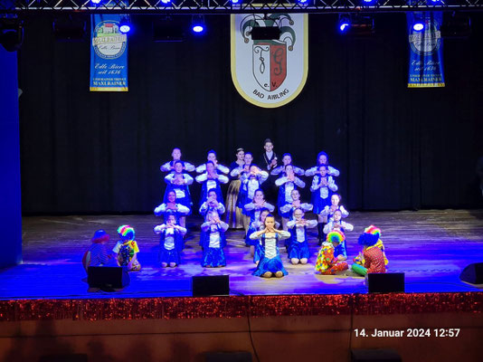 D´Oberlandler Kinder- und Jugendgarde am Tanzfestival in Bad Aibling 2024