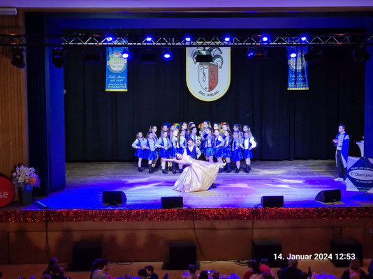D´Oberlandler Kinder- und Jugendgarde am Tanzfestival in Bad Aibling 2024