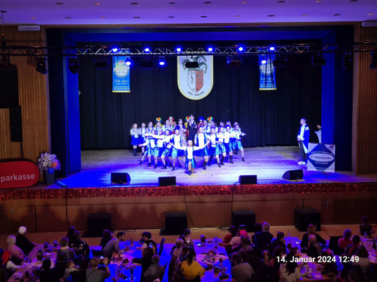 D´Oberlandler Kinder- und Jugendgarde am Tanzfestival in Bad Aibling 2024