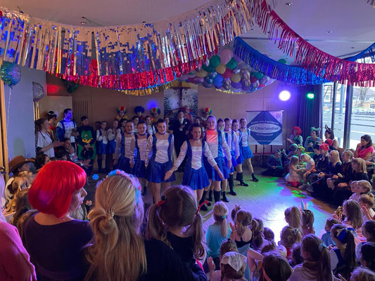 Kinderfasching St. Georg mit Oberlandler Garde