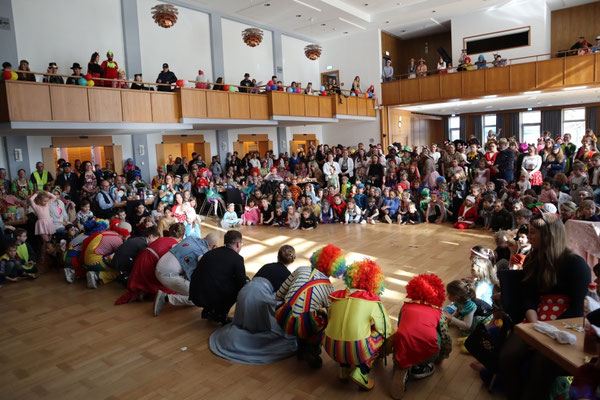 Stimmungsrakete beim Kinderball