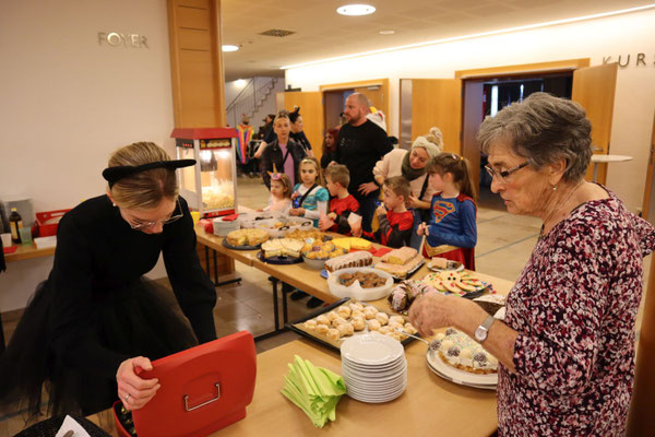 Kuchen und Popcornbar