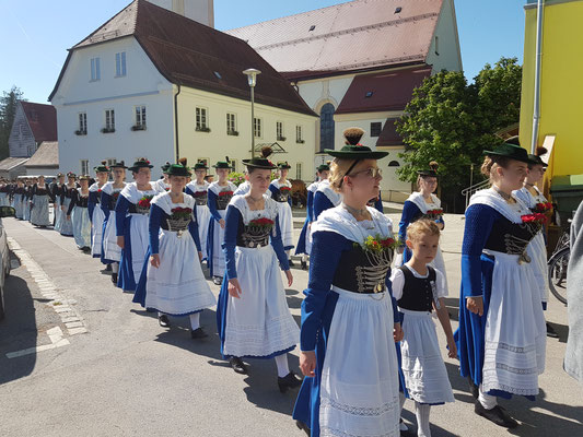 Trachtenfest / Kirchenzug