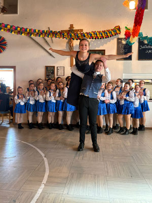 Gmoahof, Bad Aibling, Willing, Hebefigur Prinzenpaar beim Auftritt