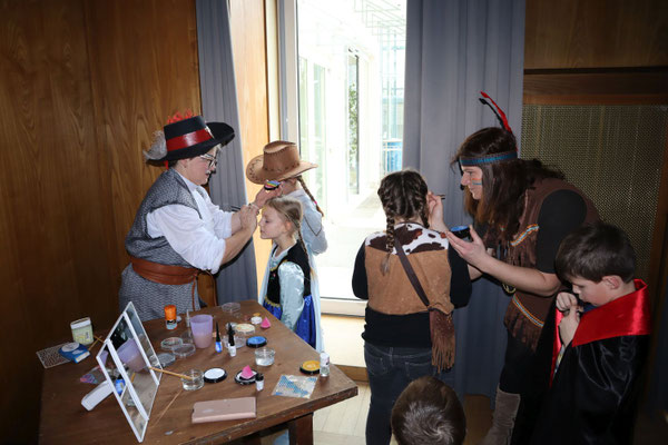 Schminkecke am Kinderfasching Bad Aibling