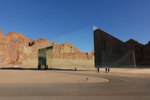 Al Ula, das weltweit grösste Spiegelhaus / the largest mirror house in the world