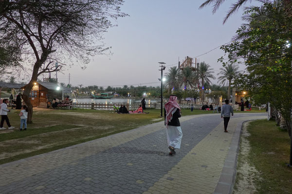 Al Ahsa, in einen Park mit Abdullah und Hourya / In a park with Abdullah and Hourya