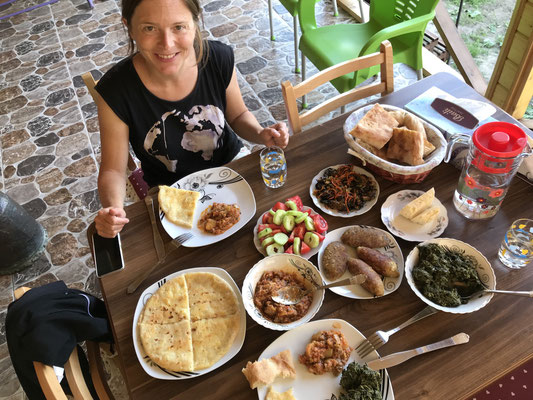 Omalo, unser Essen nach der Ankunft in Tuschetien / Our food after arriving in Tusheti
