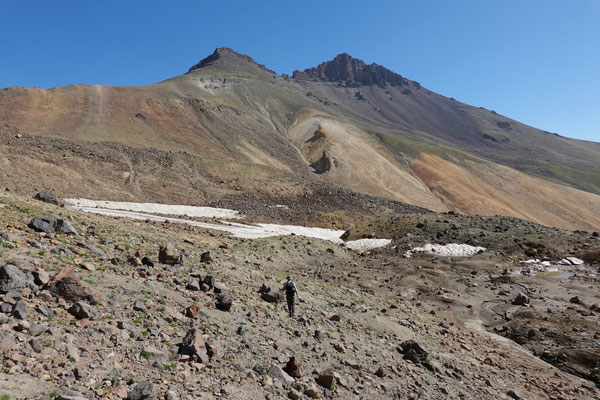 Wanderung des Aragats, höchster Berg Armeniens / Hiking Mt. Aragats, highest mountain in Armenia