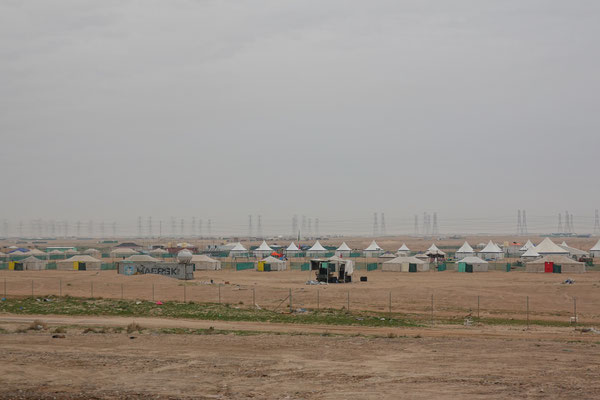 Überall in Kuwait hat es Camps, wo die einheimischen am Wochenende hingehen / Everywhere in Kuwait are camps where the locals go to on the weekends