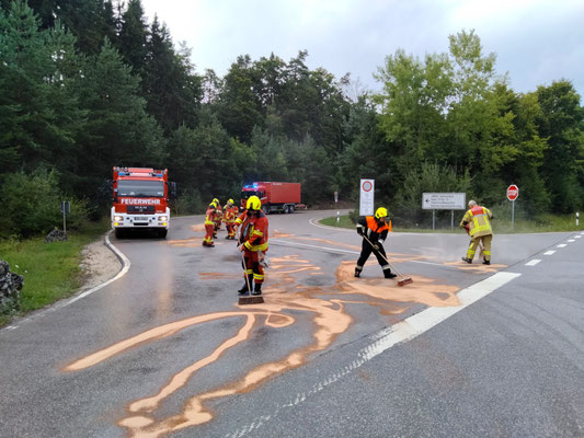 ÖLSPUR TOR 5 RICHTUNG HOHENFELS