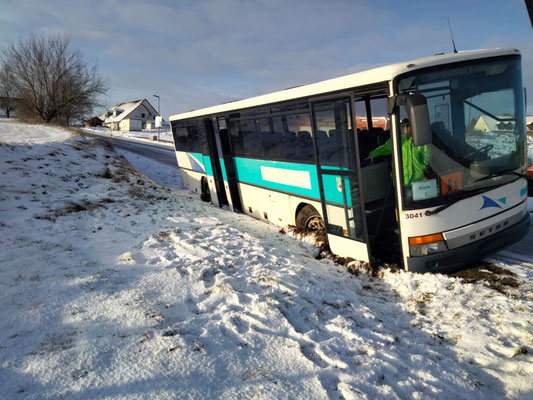 VERKEHRSUNFALL BUS DURCH GLATTEIS 18.02.26