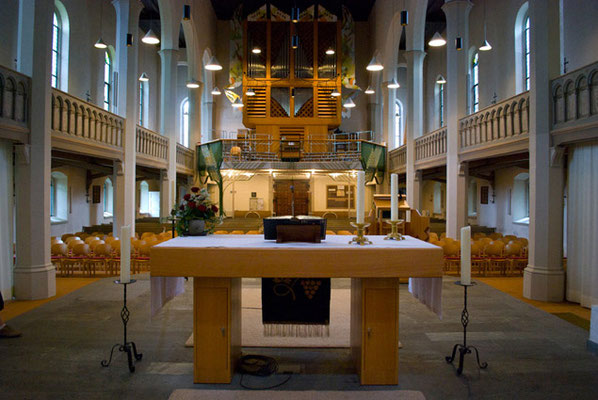 Lutherkirche Konstanz Altar und Orgel