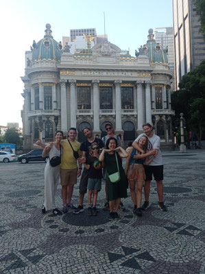 Unsere Liebe Truppe bei der walking tour durch die Altstadt von Rio