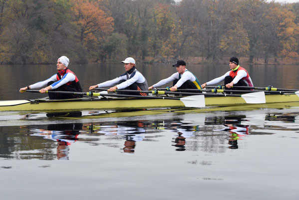 Johannes Lotz (Hanauer Rudergesellschaft 1879), Anton Finger (Berliner Ruder-Club), Franz Werner (Pirnaer RV), und David Junge (RC Potsdam). Foto: 2000meter.de