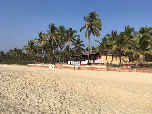 Unser Quartier in Goa liegt natürlich direkt am Strand ...