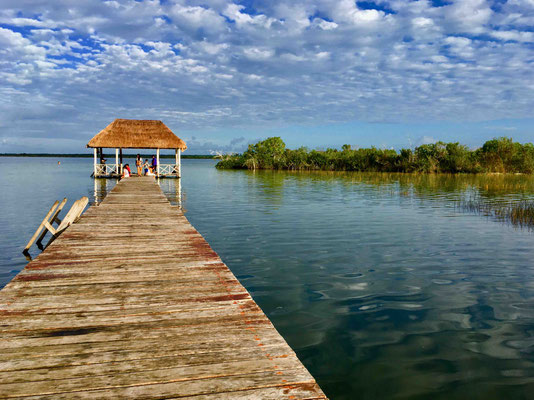 Ein ganz anderes Szenario nach einer Tagesfahrt weiter im Süden: Bacalar an der großen Lagune