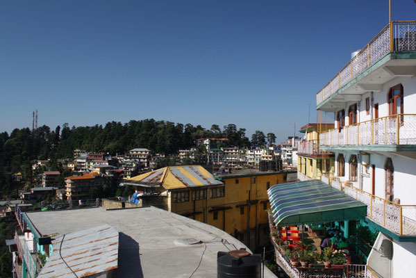 1000 Meter über Dharamsala, im Ort McLeod Ganj, ist der aus seiner Heimat vertriebene Dalai Lama zuhause