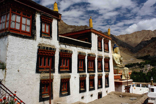 Die erste längere Tour führt zum Kloster von Likir mit dem großen goldenen Maitreya-Buddha