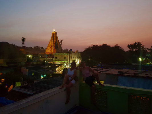 Dies ist der Blick von der Dachterrasse unseres kleinen Guesthouse