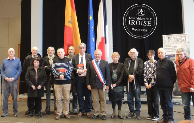 Les auteurs du Cahier N° 245 et Fortuné Pellicano, adjoint au Maire de Brest 
