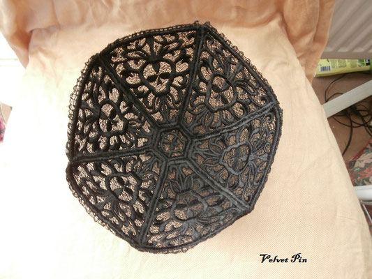 Schale Skull von Urban Threads, im fotogenen schwarz.