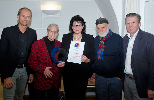 Tanja mit Jury und der Schisprunglegende Karl Schnabl, der den Preis überreichte